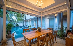 Room & Vespa 4 - Central Seminyak Near Beach